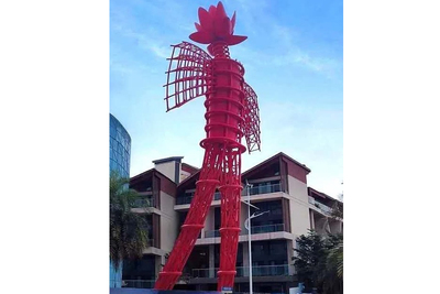 三亚槟榔谷追梦人钢结构造型—实景图